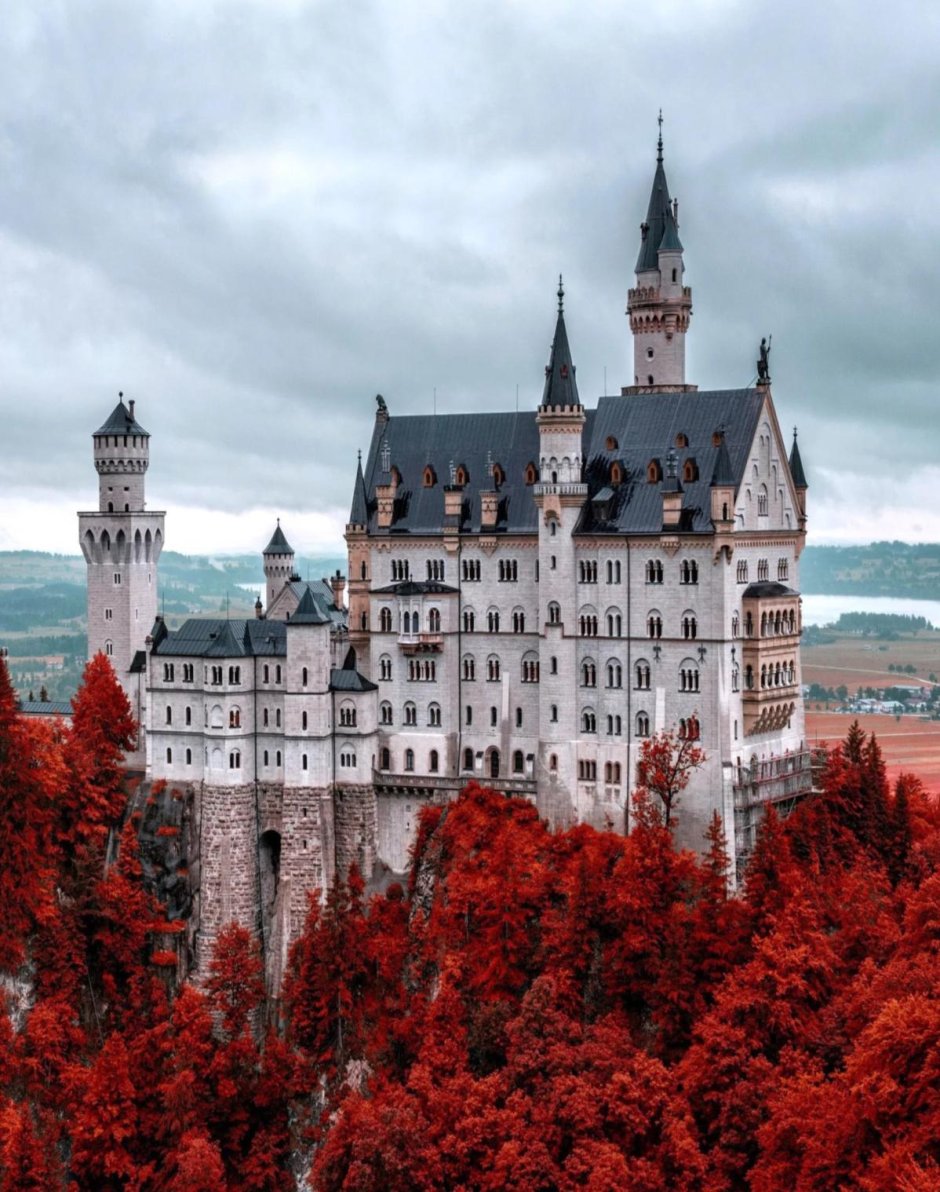 Небольшой и красивый замок в Баварии