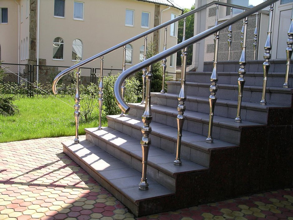Ограждения для наружных лестниц из металла