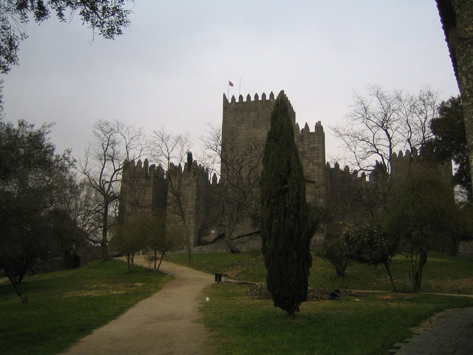 Замок Гимарайнш Португалия