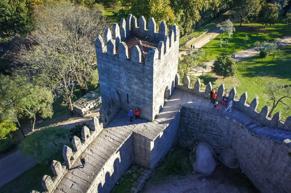 Замок Гимарайнш (Castelo de Guimaraes