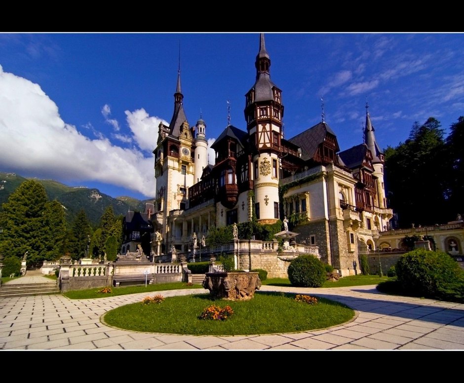 Замок Румыния Пелеш осенью