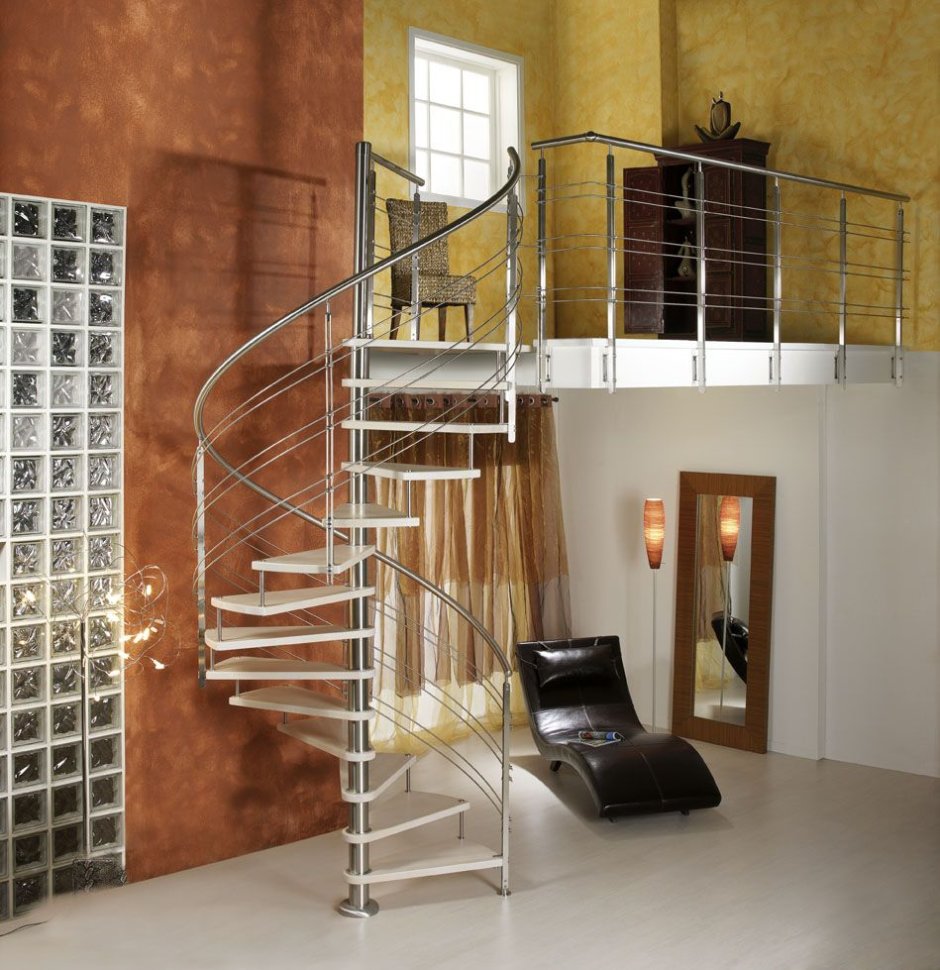 Винтовая лестница в интерьере металлическая