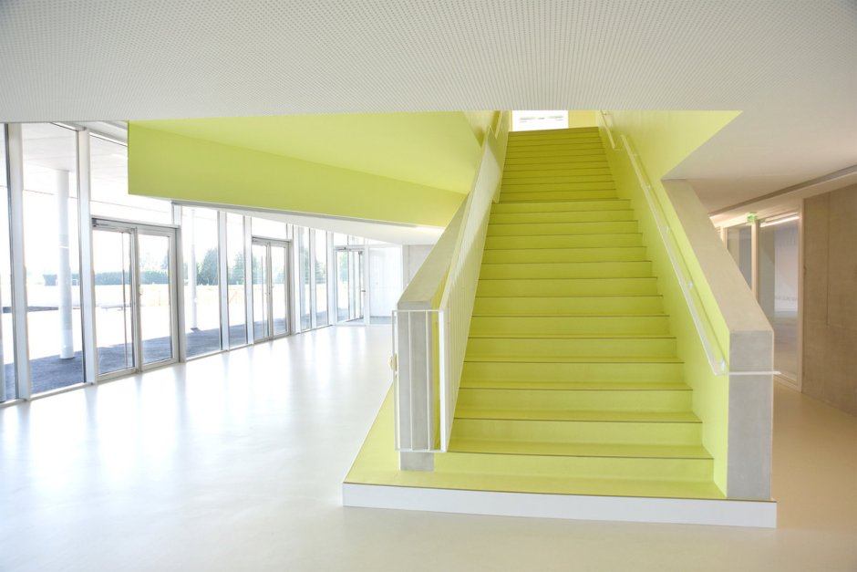 Лестницы в зданиях образовательных учреждений