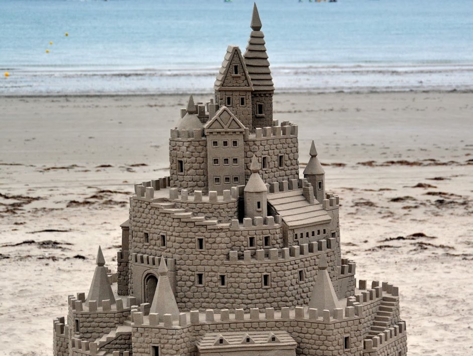 Красивый замок из песка