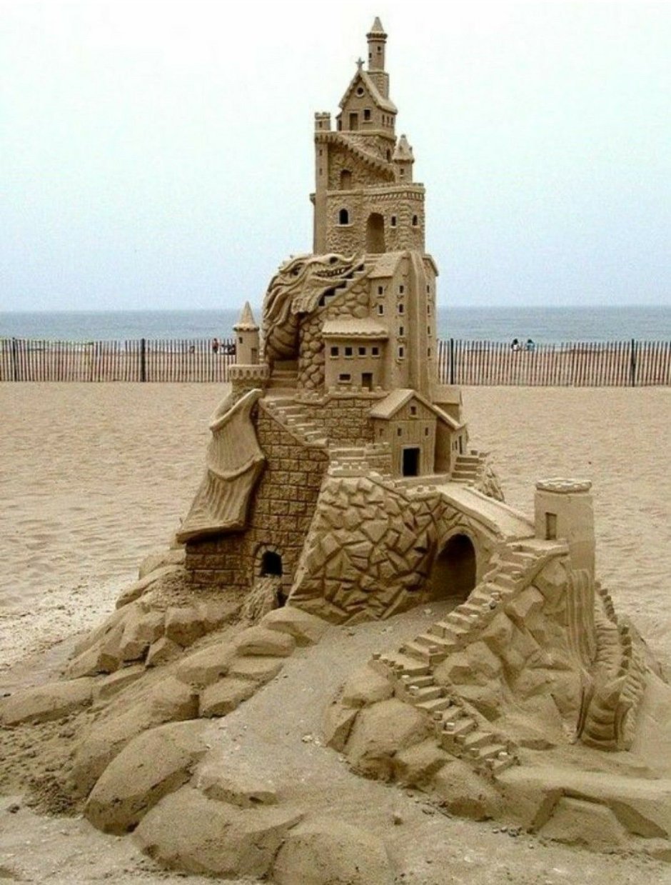 «Замок из песка» графическиц Роман