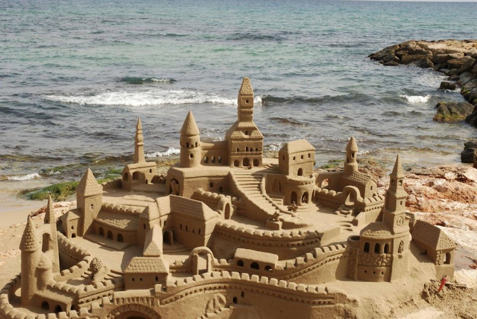 Интересные постройки из песка
