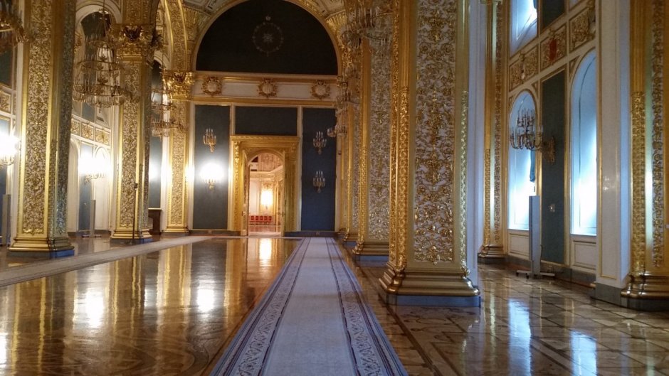 Малахитовое фойе большого кремлевского дворца