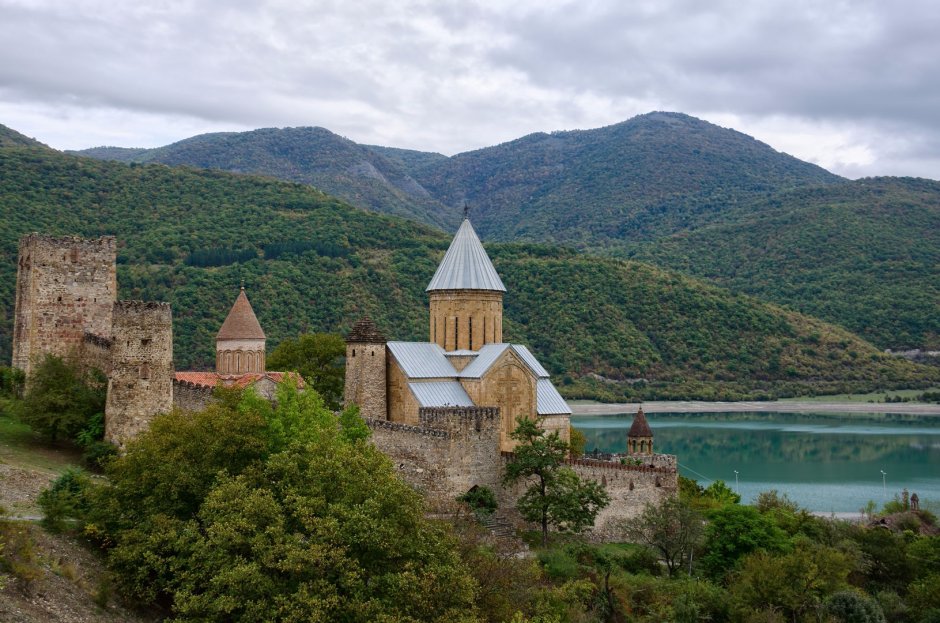 Ананури монастырь Грузия монастырь