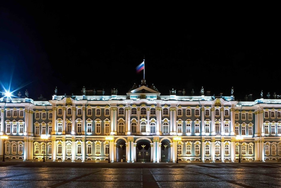 Зимний дворец Петербурга ночью