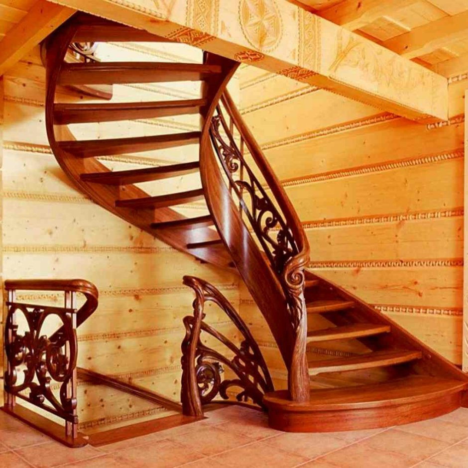 Лестница в своем доме дизайнер
