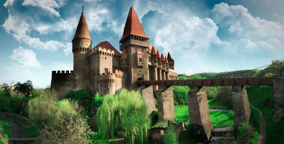 Замок Корвинов на юге Трансильвании в Румынии