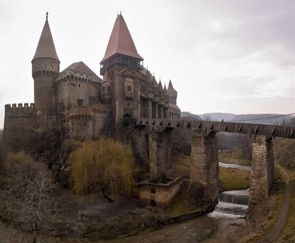 Замок Корвинов Румыния вид сверху рисунок