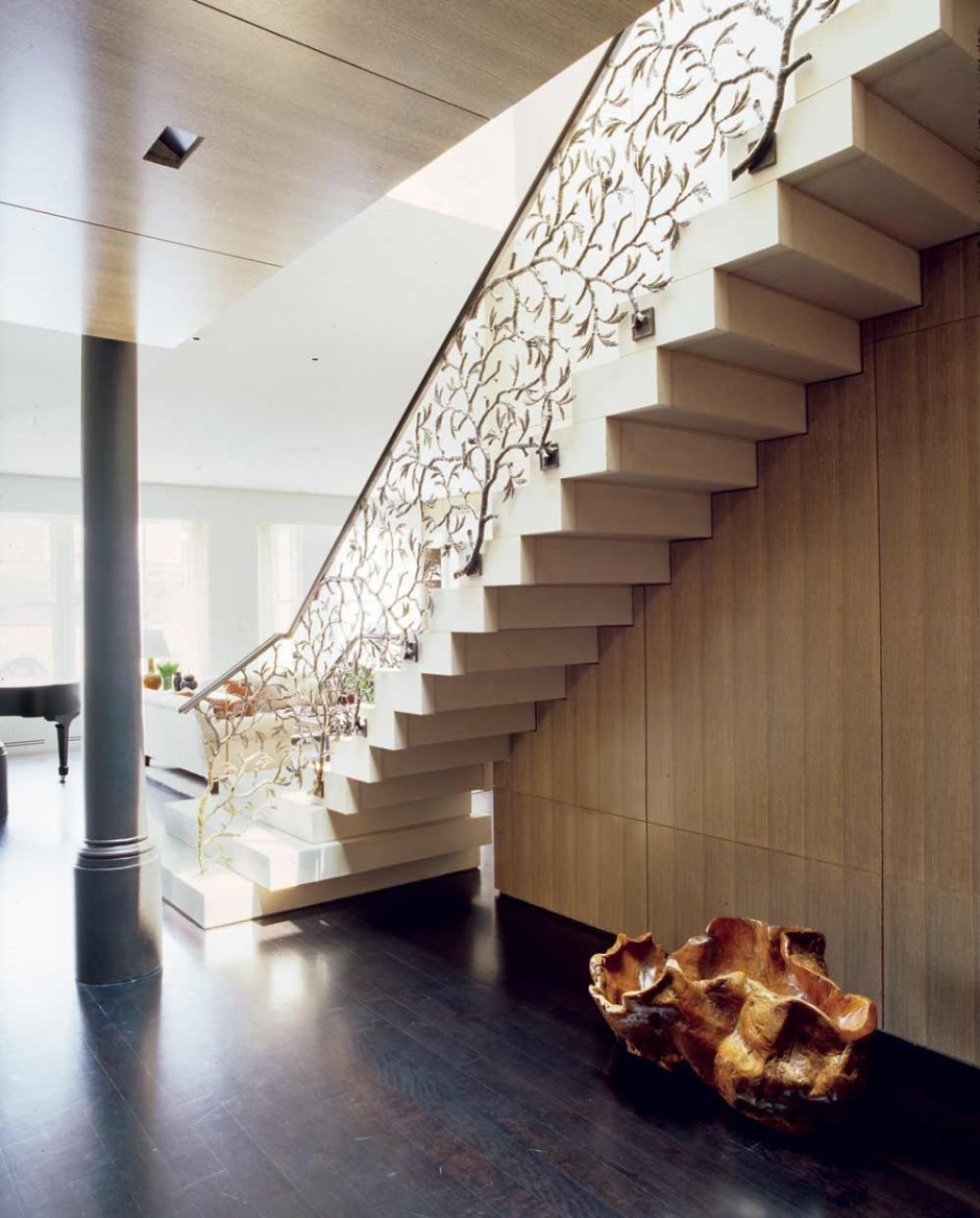 Дизайн декора лестницы с прозрачными перилами