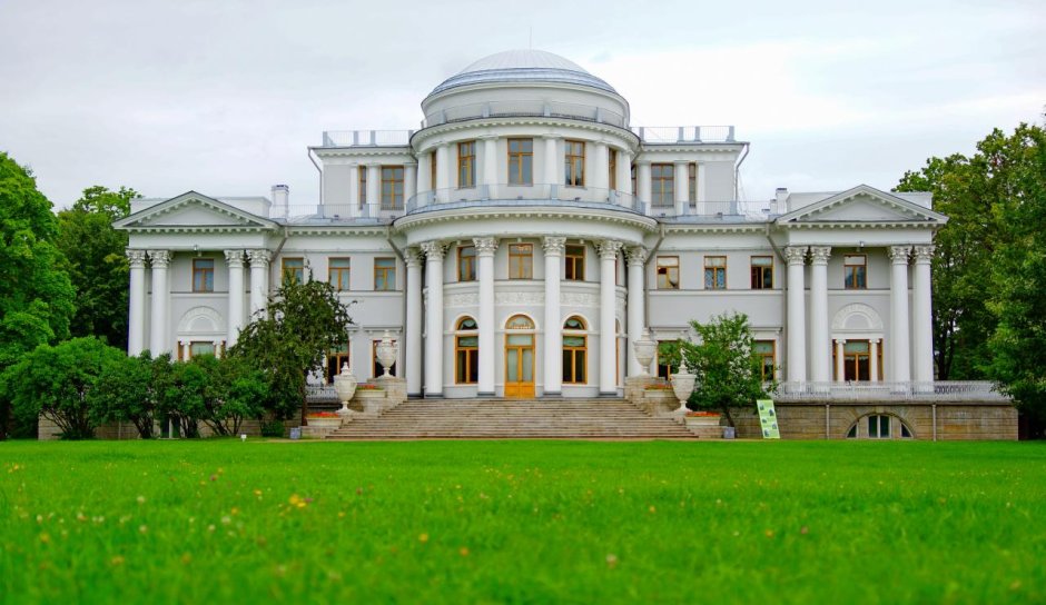 Елагиноостровский дворец в Санкт-Петербурге