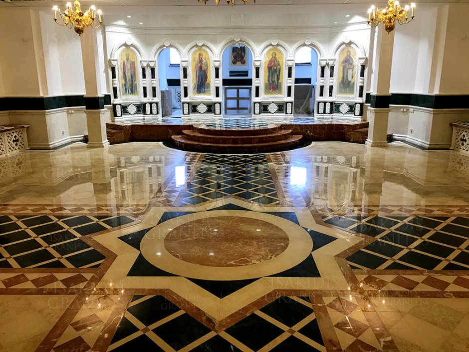 Мраморный пол в храме