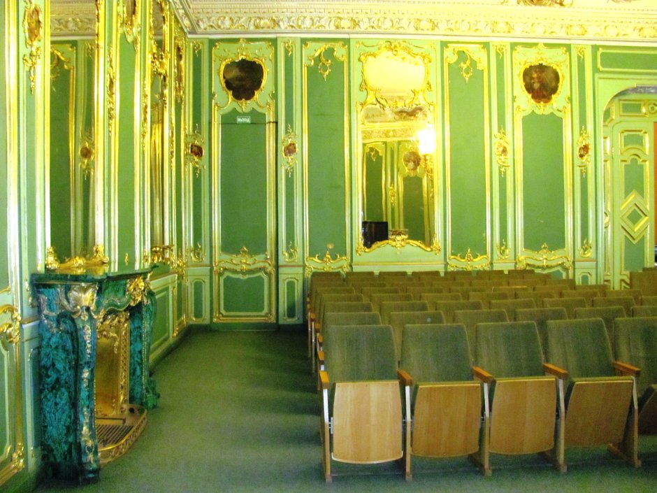 Ухтомский малахитовый зал зимнего дворца