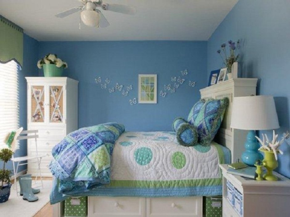 Спальня для девочки в синих тонах