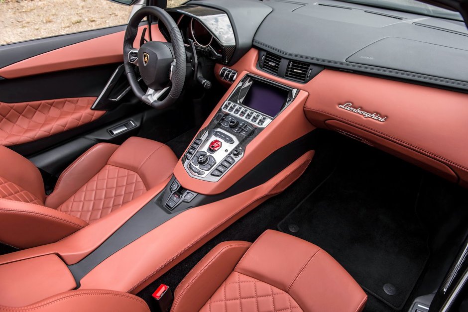 Lamborghini Aventador SVJ Roadster салон