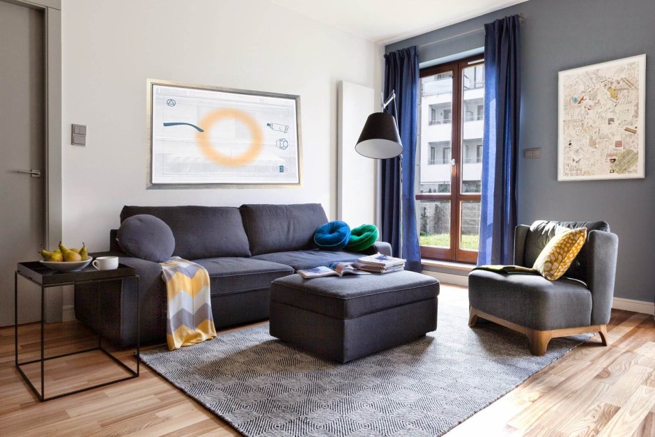 Желтый диван в интерьере гостиной