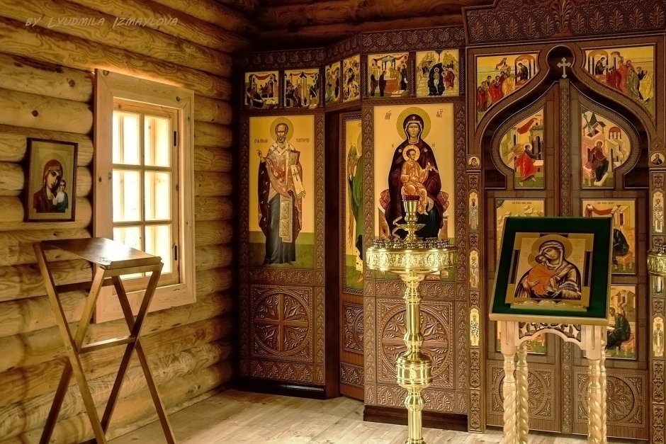 Интерьер православного храма иконостас