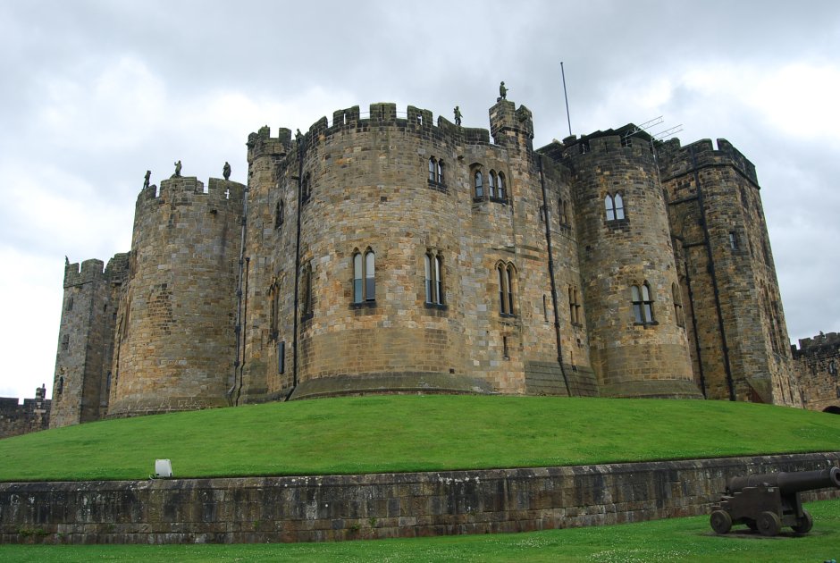 Alnwick Castle аббатство Даунтон