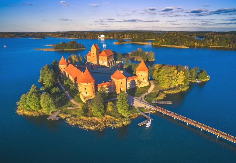 Замок на озере Тракай Литва