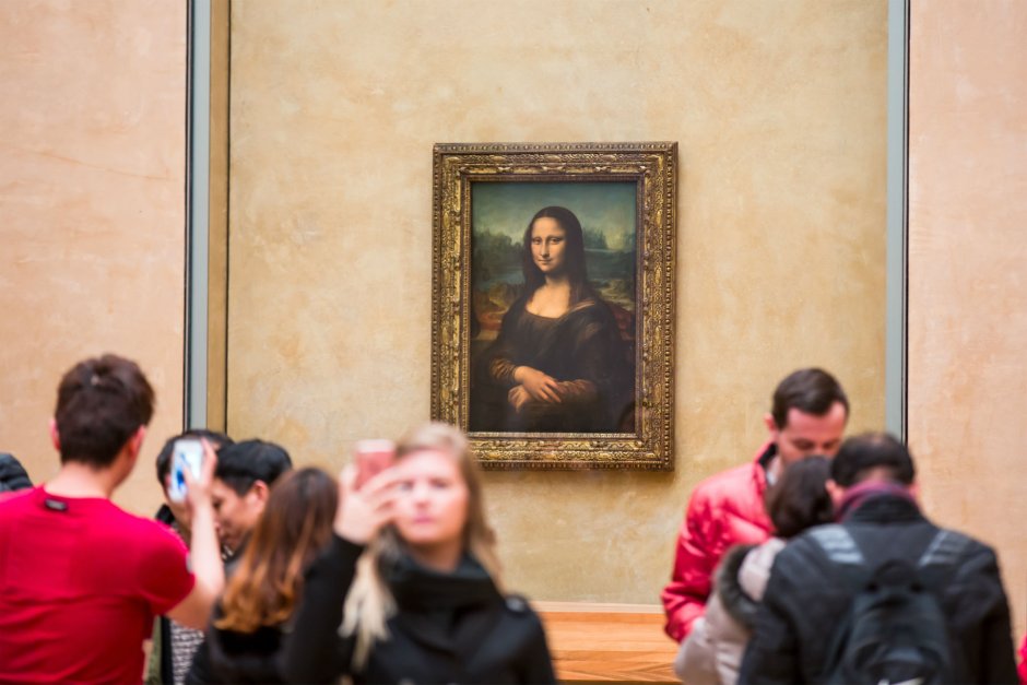Мона Лиза картина Леонардо да Винчи в Лувре