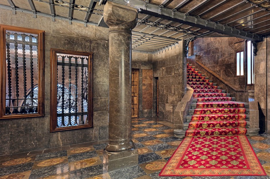 Антонио Гауди дворец Гуэля