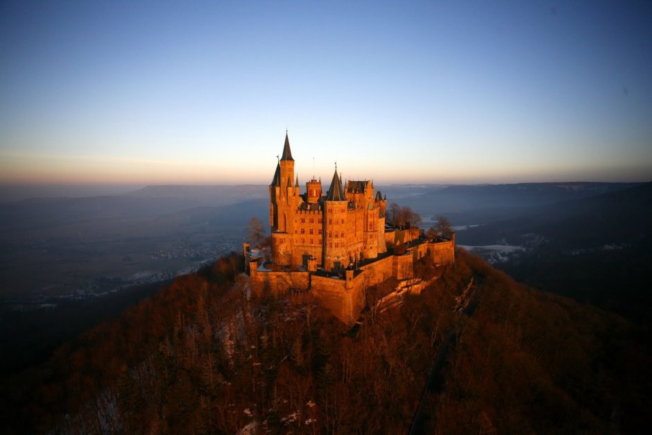 Замок Гогенцоллерн Германия на закате