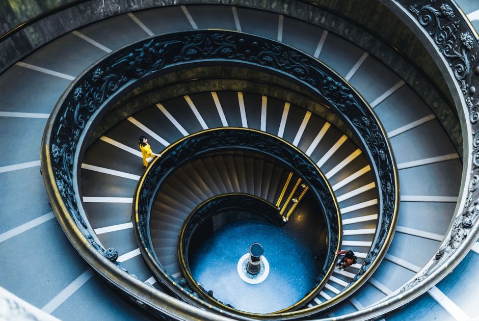 Ватиканский музей в Риме лестница