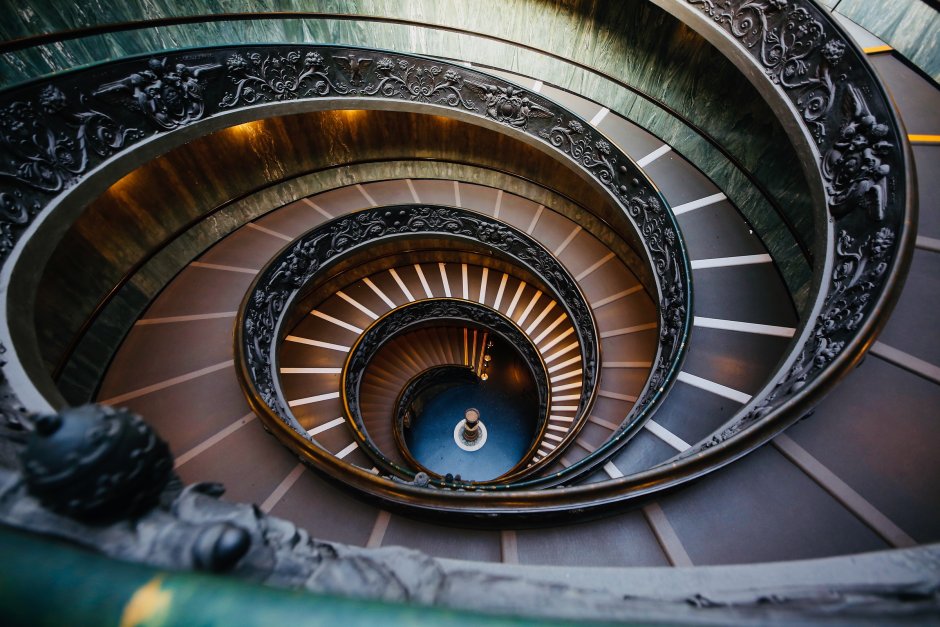 Спиральная лестница Микеланджело в Ватикане