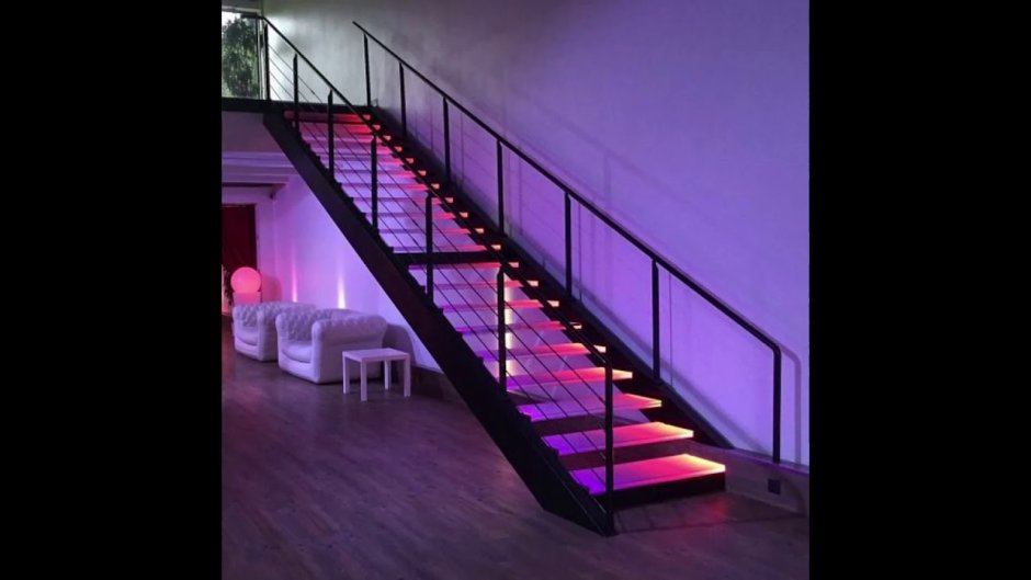 Точечные светильники для лестницы в доме