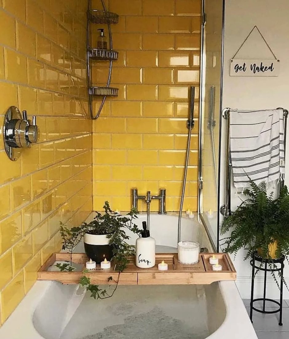 Желтая ванная комната плитка кабанчик