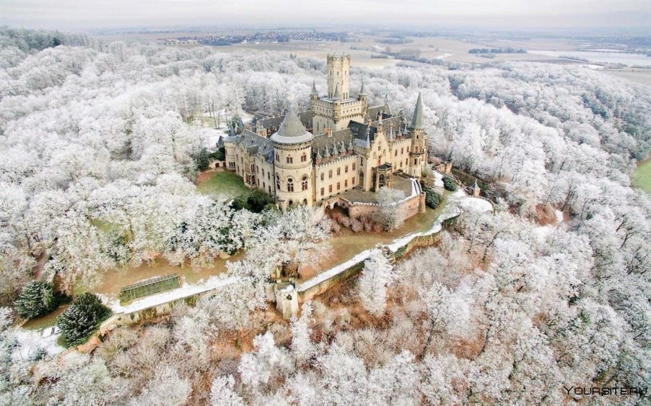 Замок Мариенбург Германия зимой