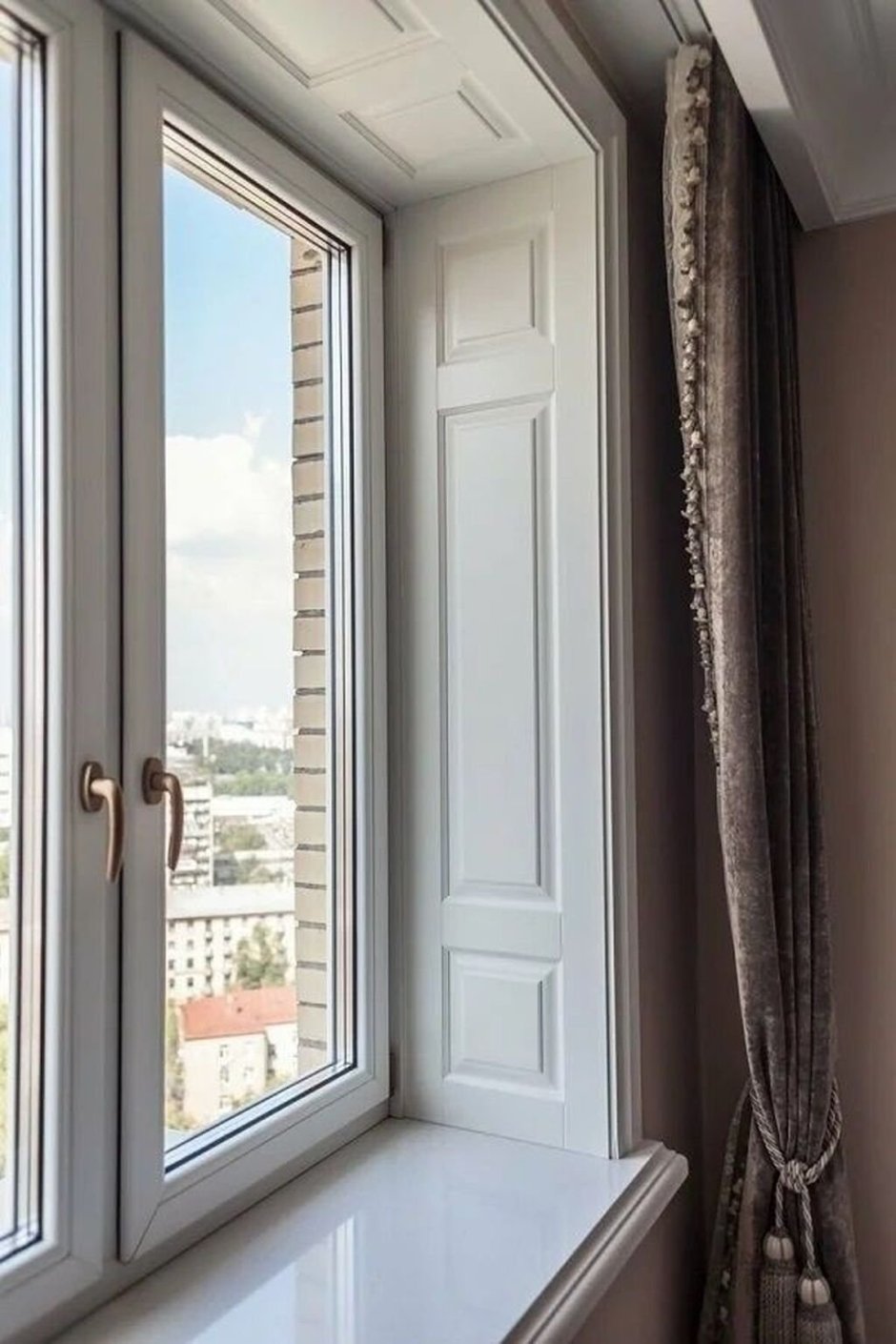 Окно кухонное Рехау