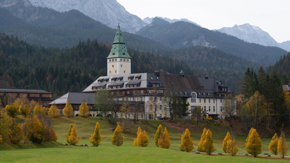 Замок Эльмау в баварских Альпах