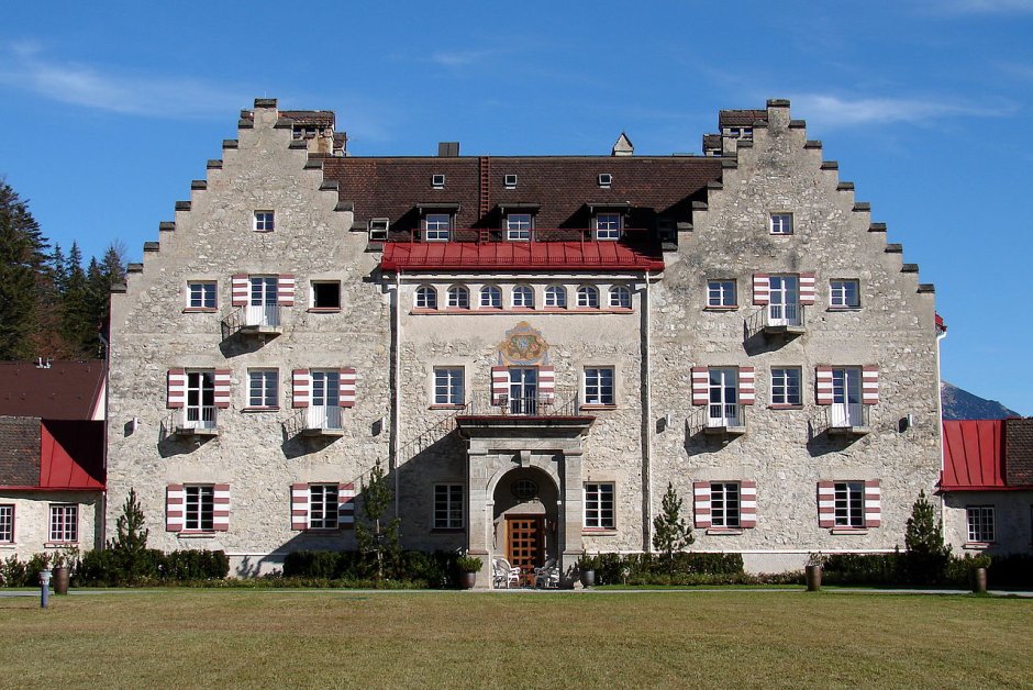 Замок Эльмау в баварских Альпах фото