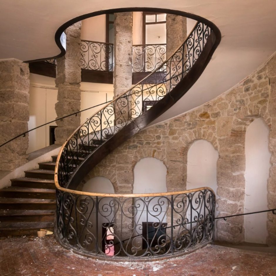 Винтовая лестница в замке