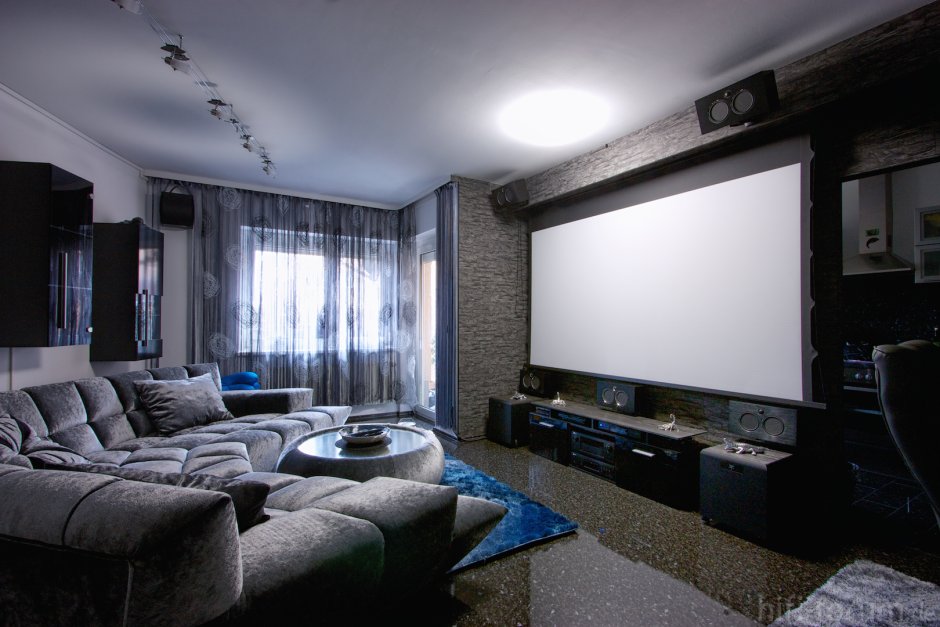 Напольный экран для проектора VIVIDSTORM Pro 72"
