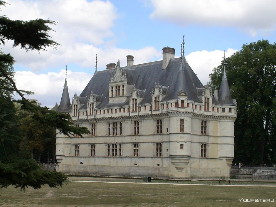 Замок Гайон в Нормандии