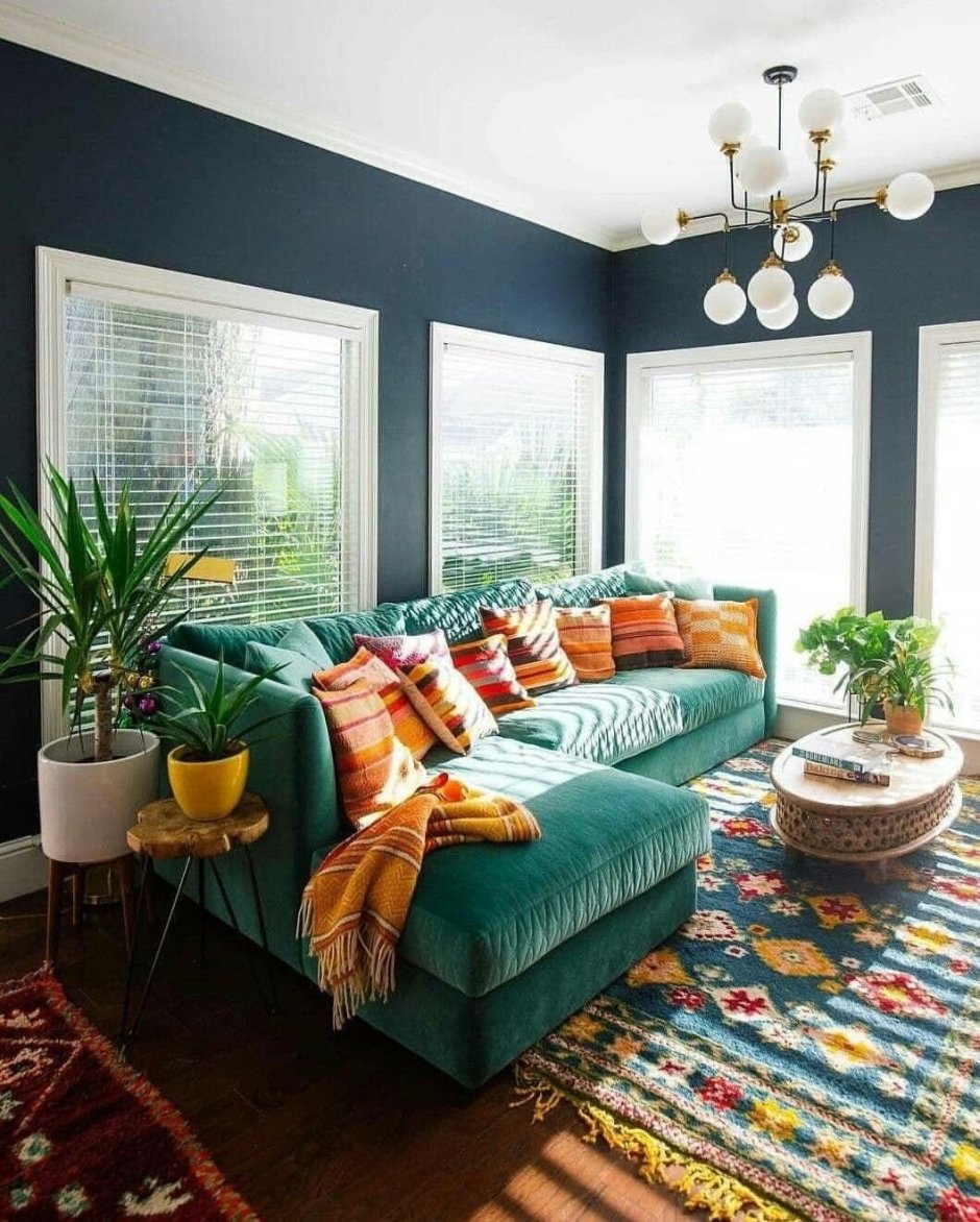 Салатовый диван в интерьере