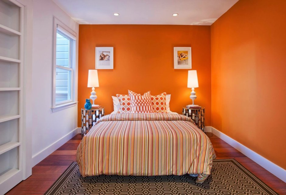 Сочетания цветов в интерьере оранжевой кухни и светло серыми стенами