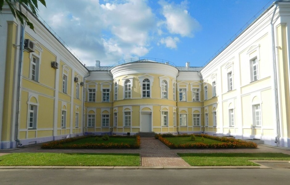 Дворец Потемкина в Кричеве внешний фасад здания ночью