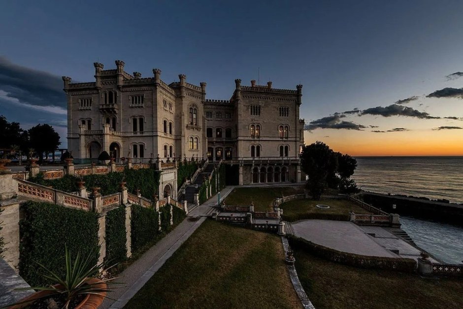 Замок Мирамаре Италия