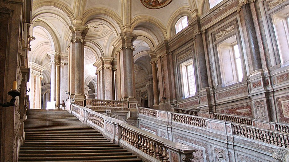 Палаццо Барберини лестница Борромини