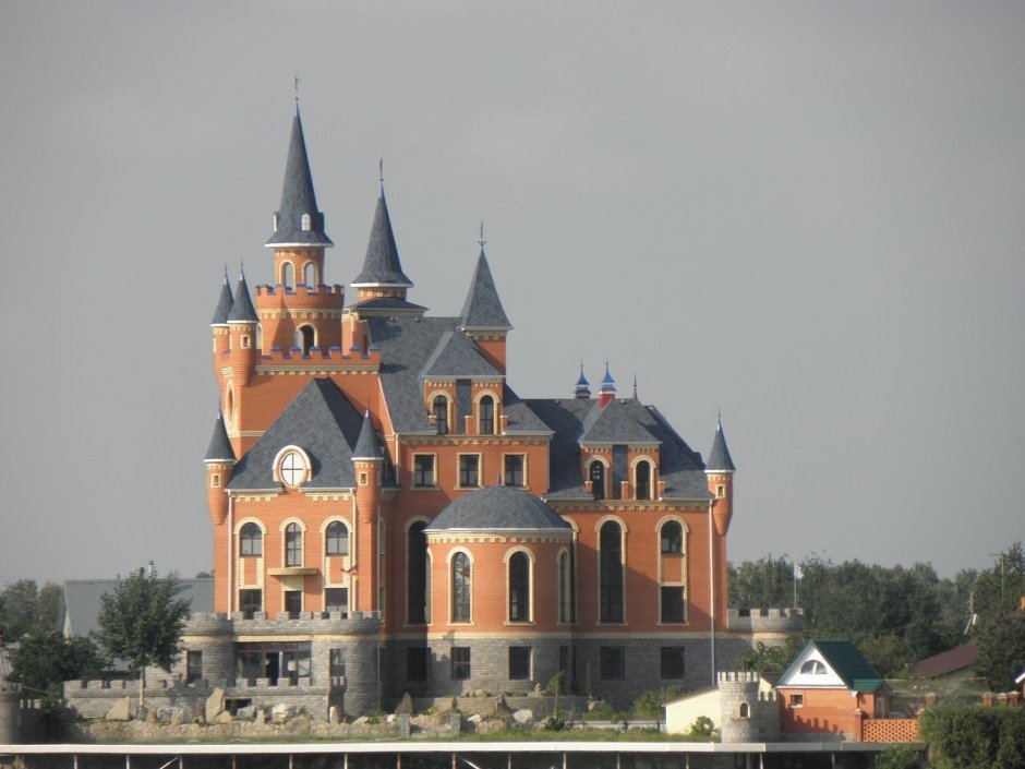 Замок на Андреевском озере Тюмень