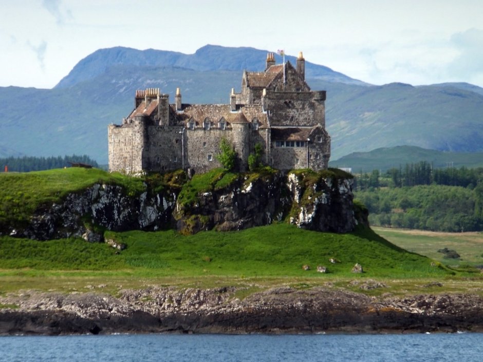 Средневековый замок Аркарт Шотландии