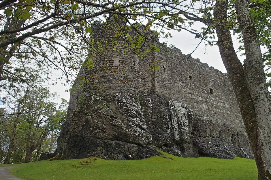Замок Дантрун в Шотландии