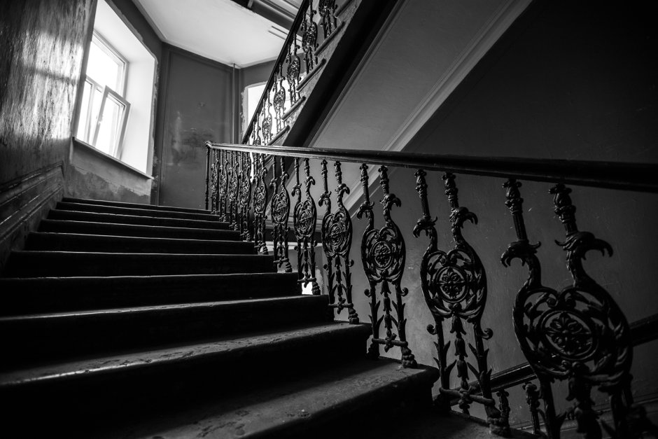 Черные лестницы Петербурга