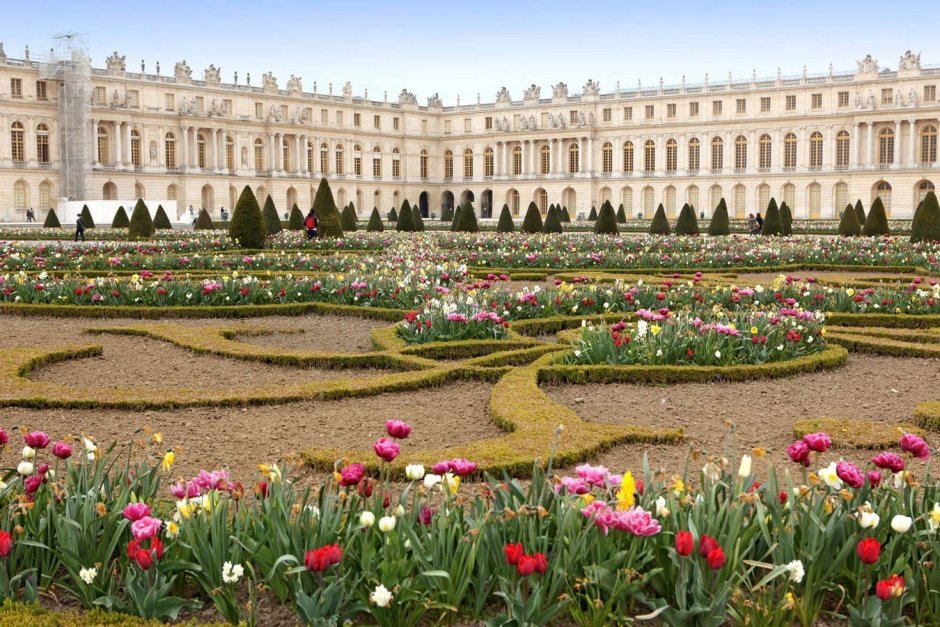Сад дворца Версаль вблизи Парижа